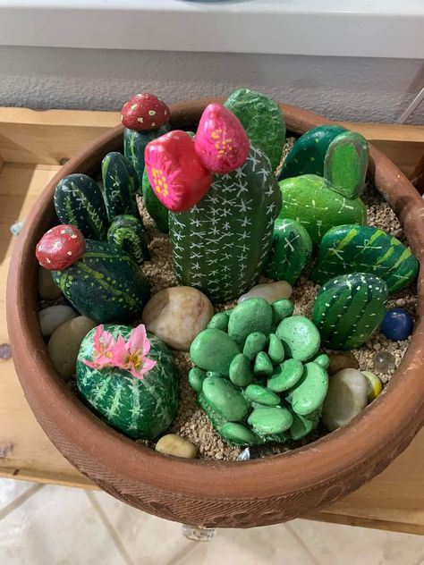 Succulent Plants Indoor, Repot Succulents, Summer Home Decor Ideas, Stone Cactus, Painted Rock Cactus, Rock Cactus, Garden Rock Art, Boho Desert, Rock Flowers