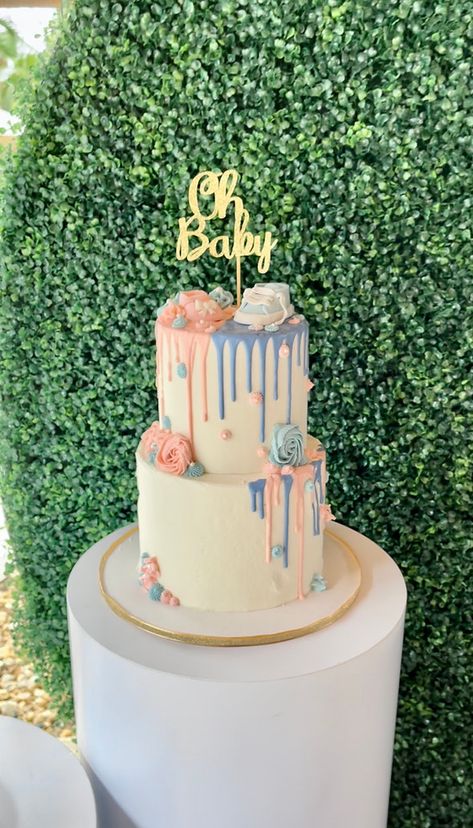 Gender Reveal Wedding Cake, 2 Tier Gender Reveal Cake, Gender Revel Cake, Ideas For Gender Reveal, Reveal Cake Ideas, Gender Reveal Cake Ideas, Baby Reveal Cakes, Gender Reveal Baby Shower Themes, Two Layer Cakes