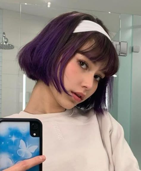 Short Hair With Purple Tips, Short Purple Hair With Bangs, Dark Purple Short Hair, Purple Hair Bob, Purple Short Hair, Dark Violet Hair, Casal Aesthetic, Short Purple Hair, Purple Bob