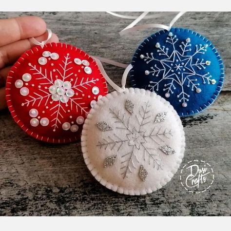 DusiCrafts Dušanka Sirše (@dusicrafts) • Instagram photos and videos Felt Snow Globe Ornament, Fiber Art Christmas Ornaments, Nordic Felt Ornaments, Felt Ornaments Embroidered, Snowflake Felt Ornament, Felt Diy Christmas Ornaments, Embroidery Felt Ornaments, Felt Snowflake Ornament, Felt Embroidered Christmas Ornaments