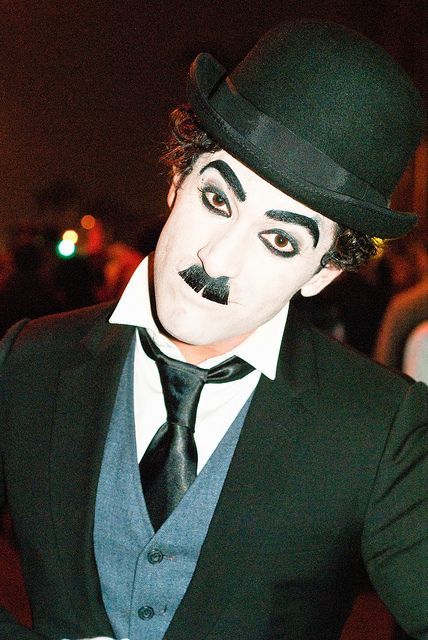 Charlie Chaplin at West Hollywood Halloween by sdoorly, via Flickr Oppenheimer Costume, Charlie Chaplin Halloween Costume, Charlie Chaplin Costume, Hollywood Halloween Costumes, Makeup Tutorial For Kids, Charlie Chaplin Portrait, Charlie Chaplin Pop Art, Dyi Costume, Charlie Chaplin City Lights