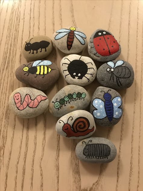 Stone Painting Insects, Painted Rocks Insects, Painting Bugs On Rocks, Insect Rock Painting Ideas, Insect Painted Rocks, Rock Painting Ideas Bugs, Rock Painting Insects, Rock Painting Bugs, Bug Rock Painting Ideas