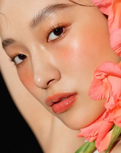 Makeup Trend 2023, Edc Makeup, Coral Makeup, Fair Skin Makeup, Peach Makeup, Show Makeup, Korea Makeup, Trend 2023, Peach Aesthetic