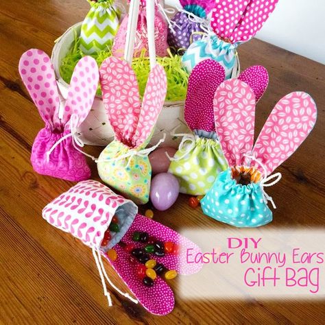 Homemade Easter Gifts, Diy Easter Treats, Homemade Easter Decorations, Easter Treat Bags, Custom Bunny, Easter Gift Bags, Decorated Gift Bags, Bunny Treats, Easter Bags