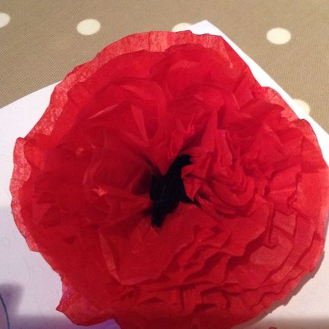 Poppies are big, bold blooms that are bound to put a smile on any face. If it isn't poppy season and you don't have access to the beautiful flowers, create your own out of tissue paper and a few simple craft items. Use your tissue paper... Tissue Paper Poppies, Poppy Template, Poppy Tutorial, Paper Poppies, Wizard Of Oz Decor, Remembrance Day Activities, Remembrance Day Art, Poppy Craft, Tissue Paper Flowers Diy