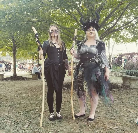 Thrifting Your Faire Garb - Ohio Renaissance Festival Outfit Diy Ideas, Fair Outfit Ideas, Fair Outfit, Corset Outfit, Out Of The Closet, Save The Queen, Thrift Shopping, Diy Costumes, Flower Child