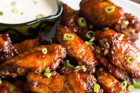 Good Appetizers, Sweet And Spicy Chicken Wings, Spicy Chicken Wings Recipe, Apricot Glazed Chicken, Grilled Chicken Wings Recipe, Bbq Chicken Wings Recipe, Spicy Chicken Wings, 30seconds Food, Glazed Chicken Wings