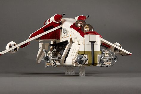 Lego LAAT Republic Gunship Moc | I've finally finished this … | Flickr Gingerbread Construction, Republic Gunship, Lego Clones, Lego Universe, Lego Sculptures, Lego Spaceship, Dark Vador, Star Wars Models, Lego Mechs