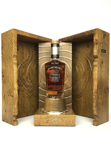 Alcohol Box Packaging Design, Jack Daniels Box, Whiskey Bottle Design Packaging, Wooden Whiskey Boxes, Whiskey Storage Dosplay, Vodka Packaging, Wooden Packaging, Bottle Packaging, Personalized Accessories