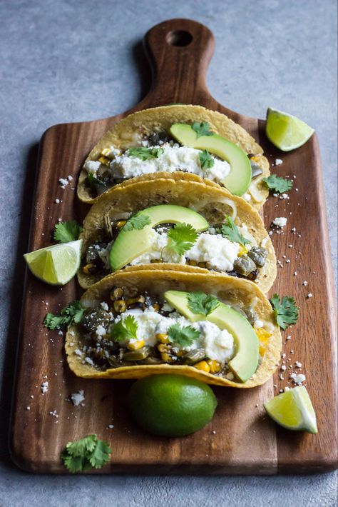 Appetizer Vegan, Mexican Street Food, Cooking Photography, Taco Party, Food Photography Inspiration, Celebrity Homes, Mexican Street, God Mat, Think Food