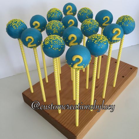 Minion Theme Cake, Minions Desserts, Minion Cake Pops, Pop Minion, Birthday Minion, Minions Party, Minions Birthday, Pop Cakes, Minion Theme