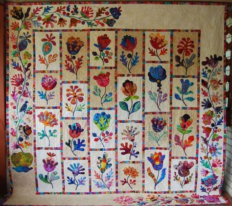 Flower Garden Quilt, Kaffe Fassett Quilts, Garden Quilt, Traditional Quilts, Vine Design, Kaffe Fassett, Patterned Sheets, Applique Quilts, Hand Quilting