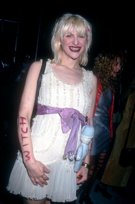 Courtney Love 90s, Courtney Love Hole, Quick Halloween Costumes, Kurt And Courtney, Love S, Riot Grrrl, Courtney Love, Trailer Park, 90s Style