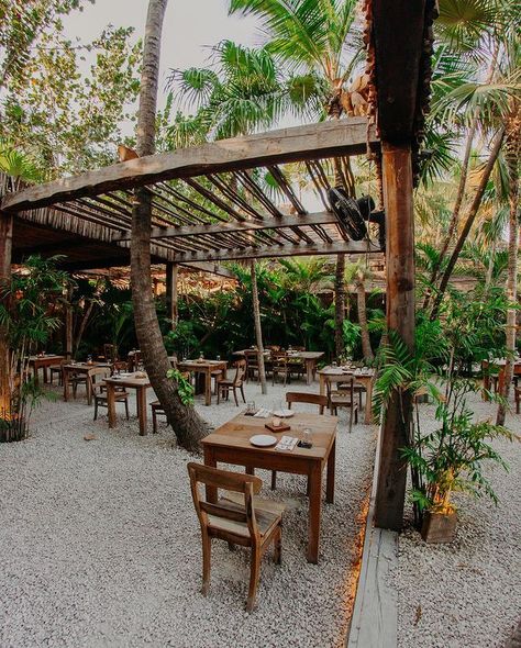 Outdoor Cafe Design Ideas, Outdoor Cafe Design, Backyard Restaurant, Restaurant Table Design, Outdoor Restaurant Patio, Coffee Shop Concept, Forest Cafe, Restaurant Bathroom, Outdoor Restaurant Design