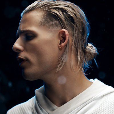 Devin Oliver, Cute Blonde Guys, Undercut Long Hair, Mens Hairstyles With Beard, I See Stars, Faded Hair, Men Haircut Styles, Blonde Guys, Hair Ponytail Styles