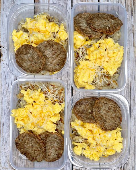 Maple Chicken Sausage Breakfast Bowls 🐔🍁🍳🥔 *NEW BREAKFAST MEAL PREP* I’m so excited to have these breakfast bowls this week! What’s better than eggs, chicken sausage and hash browns?!! Weight Watchers Points 👉🏼 9 Calories 👉🏼 575 Protein 👉🏼 37g (2) @applegate Chicken & Maple Breakfast Sausage Patties (2) Eggs Scrambled (6oz) @oreida Hash Browns (2tbsp) @traderjoes Light 3 Cheese Blend You don’t have to eat less, you just have to eat well. Healthy doesn’t have to be boring. Meal preppin... Chicken Sausage Patties, Chicken Sausage Breakfast, Eggs And Potatoes, Maple Chicken, Sausage Hash, Sausage Patties, Breakfast Hashbrowns, Breakfast Prep, Sugar Free Maple Syrup