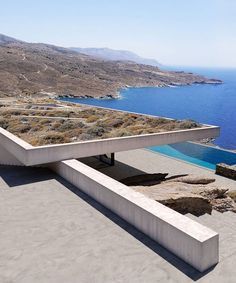 Hillside Villas, Greece Design, Slope House, Summer Houses, Earth Sheltered, Hillside House, Island Villa, Mediterranean Architecture, Roof Architecture