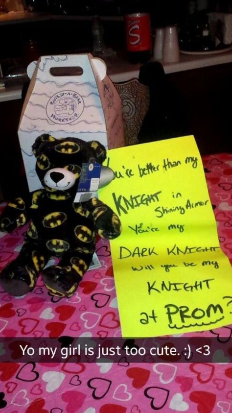 Batman Batman Homecoming Proposal, Batman Promposal Ideas, Batman Hoco Proposal, Hello Kitty Promposal, Prom Asks, Hoco Poster Ideas, Cute Promposal, Promposal Ideas For Him, Girl Ask Guy