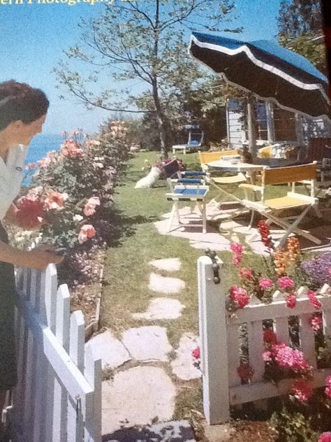 vintage photo from House Beautiful, Laguna Beach CA. garden 50s Beach, 80s House, 1960s House, 80s Interior, Vintage Patio, White Picket Fence, Paradise On Earth, House Beautiful, Picket Fence