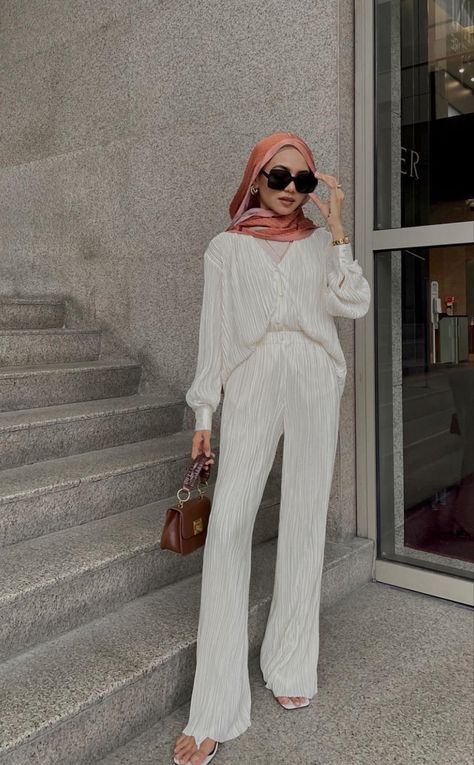 White Jumpsuit Hijab, Jumpsuit Hijab Outfit, Jumpsuit Modest, Modest Outfits Casual, Jumpsuit Hijab, Blouse Hijab, Modest Hijab, Summer Closet, Outfit Pink