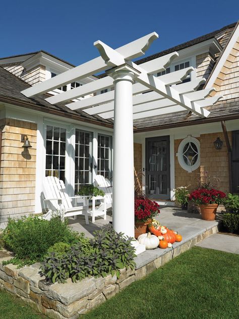 17 Inspirational Ways to Beautify Your Yard with Pergola Small Front Porches Designs, Front Porch Pergola, Front Porch Design Ideas, Veranda Design, Porch Design Ideas, Vibeke Design, Building A Porch, Patio Pergola, Front Porch Design