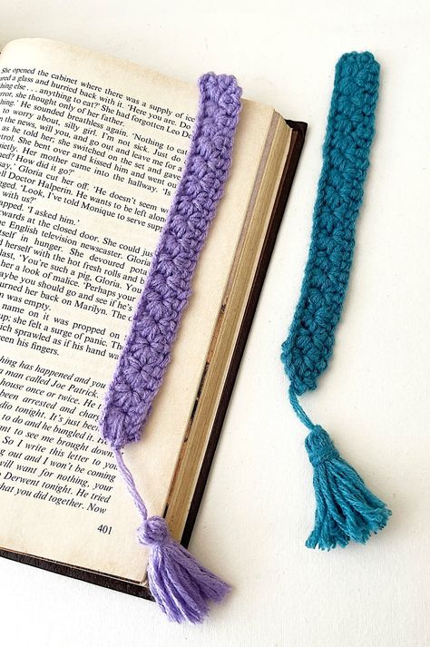 How to crochet a bookmark. Easy beginner crocheting pattern using simple stitches. Step by step photo tutorial. Easy Crochet Bookmarks, Marque-pages Au Crochet, Crochet Bookmark Pattern, Crochet Bookmark, Christmas Tree Charm, Crochet Daisy, Crochet Things, Crochet Bookmarks, Crochet Simple