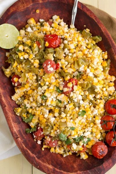 A refreshing summer corn salad recipe made with charred corn, Hatch green chiles direct from New Mexico, blistered cherry tomatoes, and crumbled cotija cheese. It’s time to fire up the grill! Hard Recipes, Cobb Pasta Salad, Chili Salad, Recipes Eggs, Boiled Egg Recipes, Dyed Eggs, Hard Boiled Egg Recipes, Hatch Chili, Chili Pepper Recipes