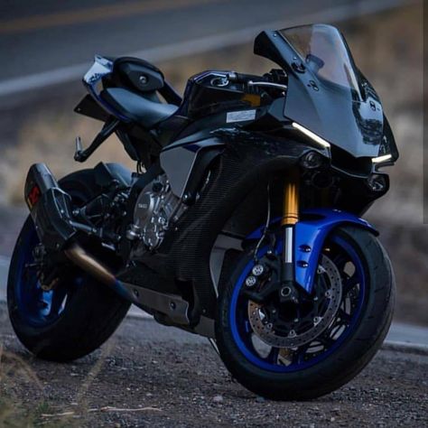 Motorcycles & More (@MoreMotorcycles) / Twitter Yamaha R1, Black Motorcycle, Motorcycles, Road, Blue, Black