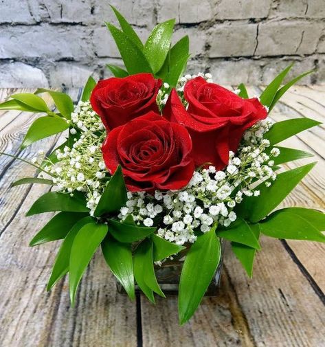 Red Rose Arrangements, Valentine Flower Arrangements, Rose Floral Arrangements, Flower Arrangements Simple, Modern Flower Arrangements, Rose Arrangements, Valentines Flowers, Fresh Flowers Arrangements, Same Day Flower Delivery