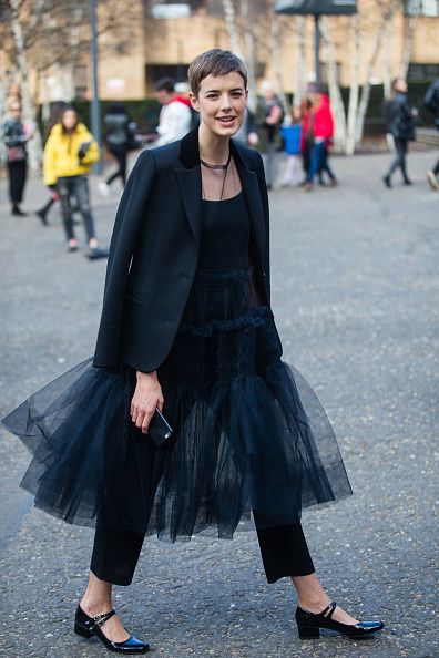 Albanian Girl, Agyness Deyn, Dress Over Pants, London Fashion Weeks, London Fashion Week Street Style, Clean Fashion, Parisienne Chic, Minimal Street Style, Ballet Style