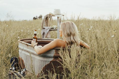 Horse Trough Photoshoot, Cow Trailer Photoshoot, Metal Tub Photoshoot, Fall Horse Trailer Photoshoot, Water Tank Photoshoot, Beth Dutton Water Trough Photoshoot, Farm Style Photoshoot, Beth Dutton Photo Shoot Ideas, Stock Tank Photoshoot