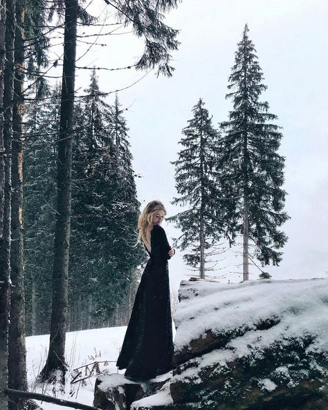 Winter Time Photoshoot Ideas, Snow Forest Photoshoot, Forest Winter Photoshoot, Winter Witch Photoshoot, Winter Solstice Photoshoot, Winter Dress Photoshoot, Winter Forest Photography, Winter Fairytale Photoshoot, Yule Photoshoot