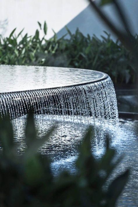 Waterscape Design, Water Fountain Design, Water Architecture, Outdoor Water Features, Modern Outdoor Kitchen, Garden Water Feature, Kitchen Design Layout, Diy Garden Fountains, Pool Water Features