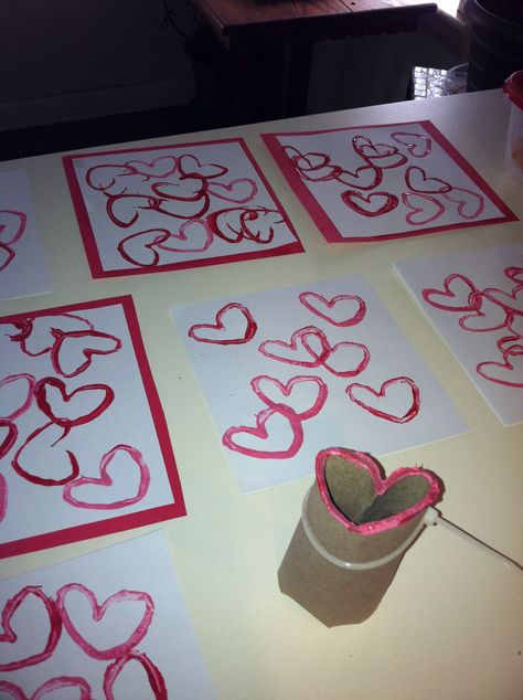 Toilet Paper Roll Heart Stamp, Toilet Paper Valentine Crafts, Heart Shaped Crafts, Valentines Crafts For Kids, Diy Valentine Decor, Valentine Painting, Preschool Valentines Activities, Preschool Valentine Crafts, February Crafts