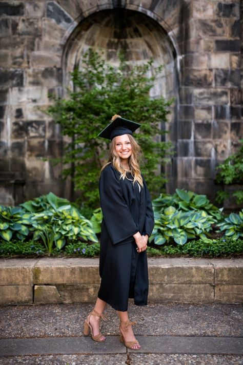 Masters Graduation Pictures, Graduation Dress College, Cap And Gown Photos, Cap And Gown Pictures, College Graduation Pictures Poses, Grad Photography, College Graduation Photos, College Graduation Pictures, Graduation Photography Poses