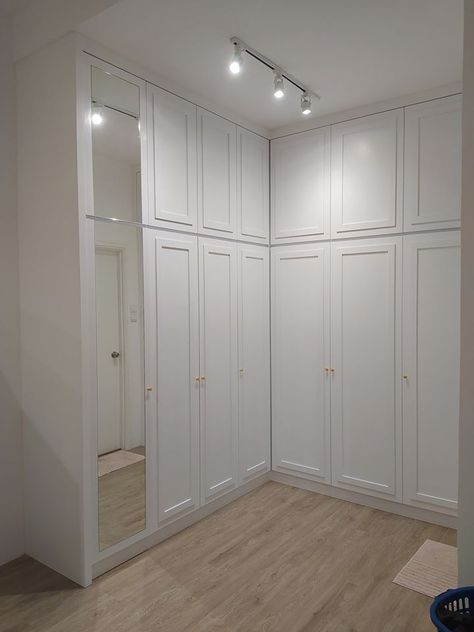 L Shaped Wardrobe Design Bedroom, Dressing Room Design L Shape, L Shape Cabinets Bedroom, L Shaped Walk In Closet, L Shape Wardrobe Design Bedroom Modern, L Shaped Closet Designs, L Shaped Wardrobe, L Shape Closet, L Shape Wardrobe Design