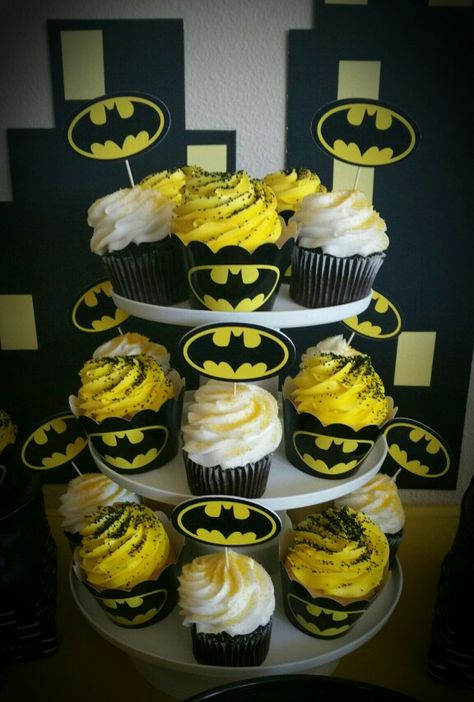 #bats #batman #gotham #birthday #superhero #cupcakes Batman Themed Birthday Party Food, Batman Birthday Cupcakes, Diy Batman Birthday Party Decoration, Batman Party Food Ideas, Batman Birthday Party Cake, First Birthday Batman Theme, Batman Birthday Party Food, Batman First Birthday Party, Batman Birthday Decorations