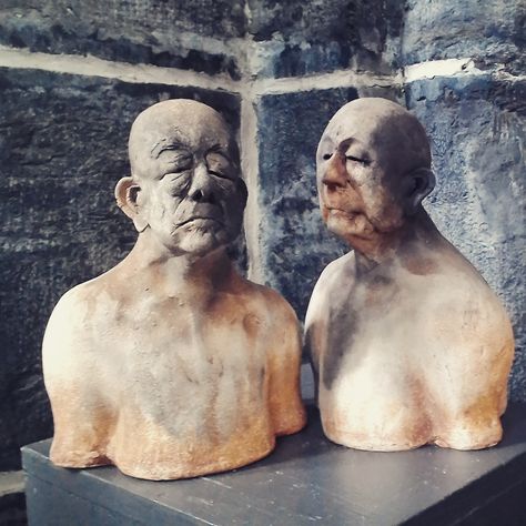 Moois van ' M(i)e': Lissewege, het witte dorp vol beelden - editie 2015 Figurative Sculpture, Clay Sculpture, Clay Ceramics, Old Men, Ceramic Sculpture, Elk, Sculpture Art, Buddha Statue, Glass Art