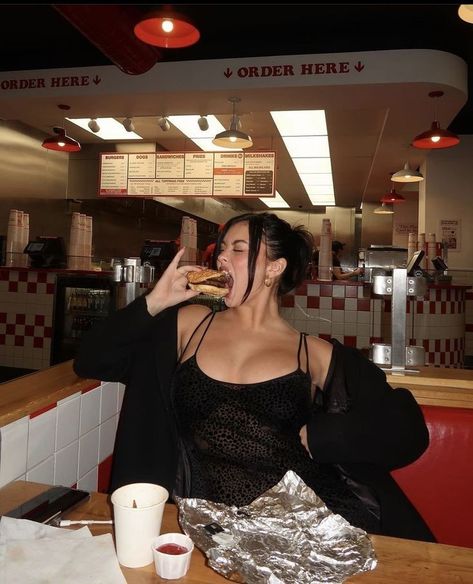 Someone Eating A Burger Reference, Eating Burger Pose Reference, Burger Model Photoshoot, In And Out Burger Photoshoot, Eating Cupcake Pose, Food Photoshoot Model, Person Eating Fruit, Pizza Place Photoshoot, Eating Burger Reference