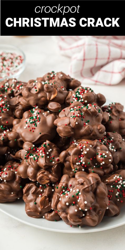 Crockpot Christmas, Christmas Candy Easy, Easy Christmas Candy Recipes, Jul Mad, Crockpot Candy, Resipi Kek, Christmas Baking Recipes, Chocolate Covered Peanuts, Candy Recipes Homemade