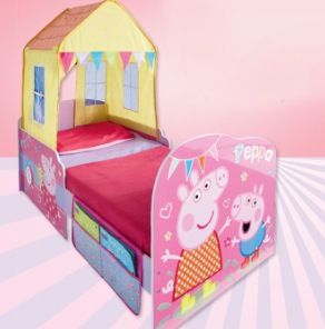 Peppa Pig Toddler Bed Peppa Pig Room, Pig Bedroom, Dora Toys, Peppa Pig House, Peppa Pig Decorations, Pepper Pig, Girls Bedroom Makeover, Play Kitchen Accessories, Pepa Pig