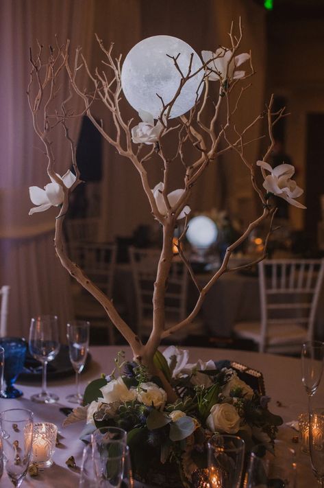 Moon Theme Wedding Decoration, Sun And Moon Centerpieces, Stars Align Wedding, Space Wedding Centerpieces, Moon Themed Centerpieces, Moon Wedding Centerpieces, Moonlight Theme Wedding, In The Stars Wedding Theme, Eclipse Wedding Theme