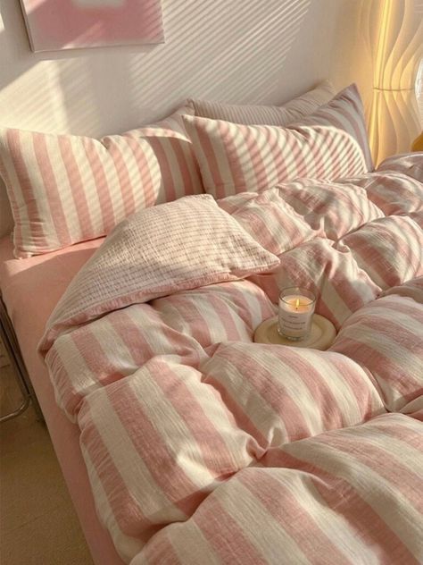 girly bedding bedsheets bed Subtle Pink Apartment, Arrange Bed Pillows, Soft Pink Comforter, Cushion On Bed Ideas, Girly Duvet Covers, Pink Western Bedding, Bed With Pink Sheets, Pink Plaid Bedding, Pink And White Striped Bedding