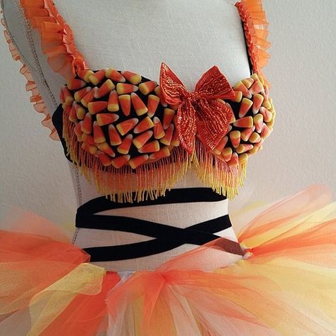 Embrace your candy-corn obsession with this sweet outfit.  What you need: Black bra, colored tutu, and candy corn.  Source: Instagram user cuteaddicts Candy Corn Costume, Candy Costumes, Halloween Tutu, Halloween Candy Corn, Creative Valentines, Costume Themes, Diy Valentines Crafts, Halloween Costume Ideas, Diy Candy