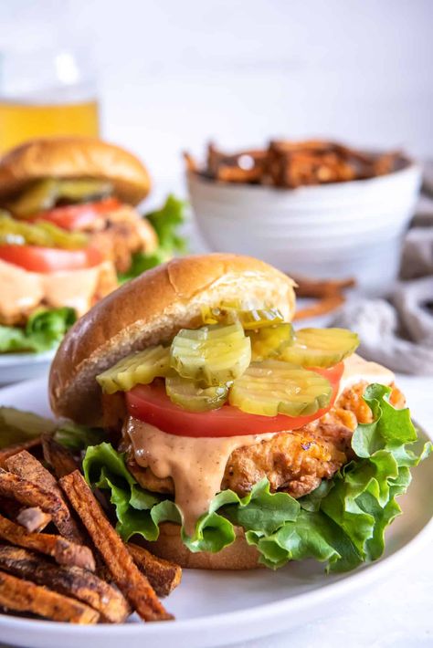 Chicken Sandwich Recipes Air Fryer, Air Fried Chicken Sandwich, Dill Chicken Sandwich, Air Fryer Chicken Sandwich, Chicken Sandwich Sauce, Sandwich Pickles, Sandwich Sauce, Brine Chicken Breast, Chicken Breast Sandwich