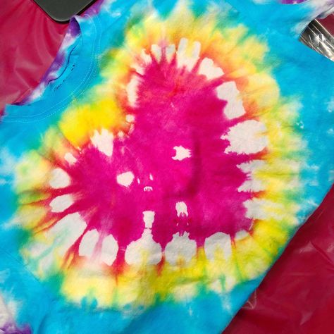 Star Tye Dye Patterns, Tie Dye Heart Pattern, Diy Tie Dye Heart, Heart Tie Dye Shirt, Heart Tye Dye, Operation Gratitude, Heart Tutorial, Ty Dye, Tye Dye Patterns