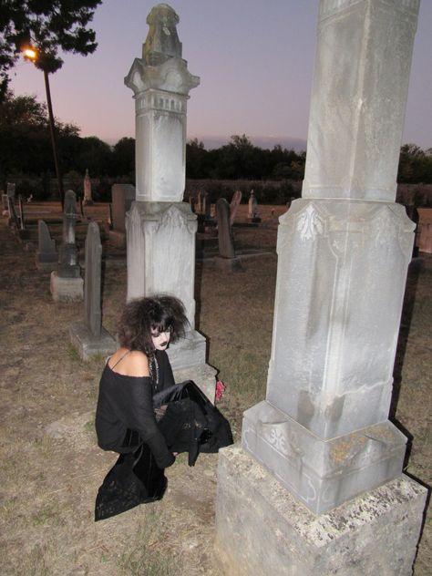 Goth Cemetery Photoshoot, Grave Yard Photoshoot, Graveyard Photoshoot, Graveyard Photography, Graveyard Girl, 80s Goth, Trad Goth, Cemetery Art, Emo Girls