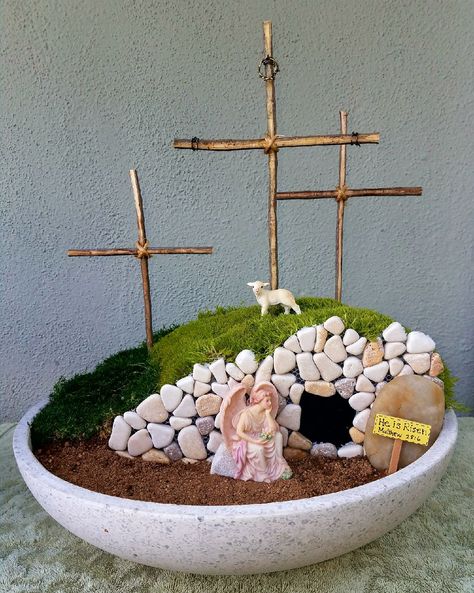 Resurrection Garden, Christ Centered Easter, Diy Osterschmuck, Church Easter Decorations, Easter Garden, Easter Craft Decorations, Matthew 28, Bible Crafts For Kids, Easter Projects