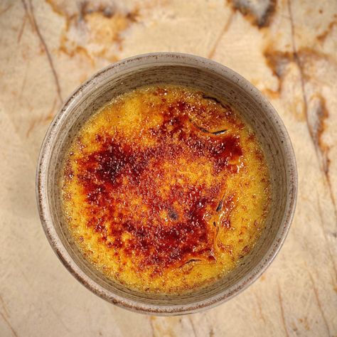 Creme Brulee Recept, Diner Party, Creme Brulee Recipe, French Desserts, French Cooking, Batch Cooking, French Food, Fruit Desserts, Flan