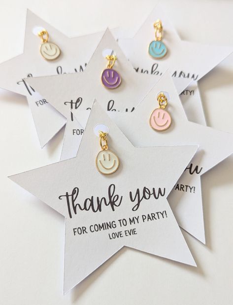 10x personalised star keyring cards, perfect as party favours or thank you gifts.  Each card comes printed with a smiley face keyring attached.  *Please note the colours are randomly selected.* Swift Party, Girls Party Favors, Friends Gifts, 10th Birthday Parties, Party Inspo, Party Bag Fillers, Party Favours, Disco Party, 10th Birthday